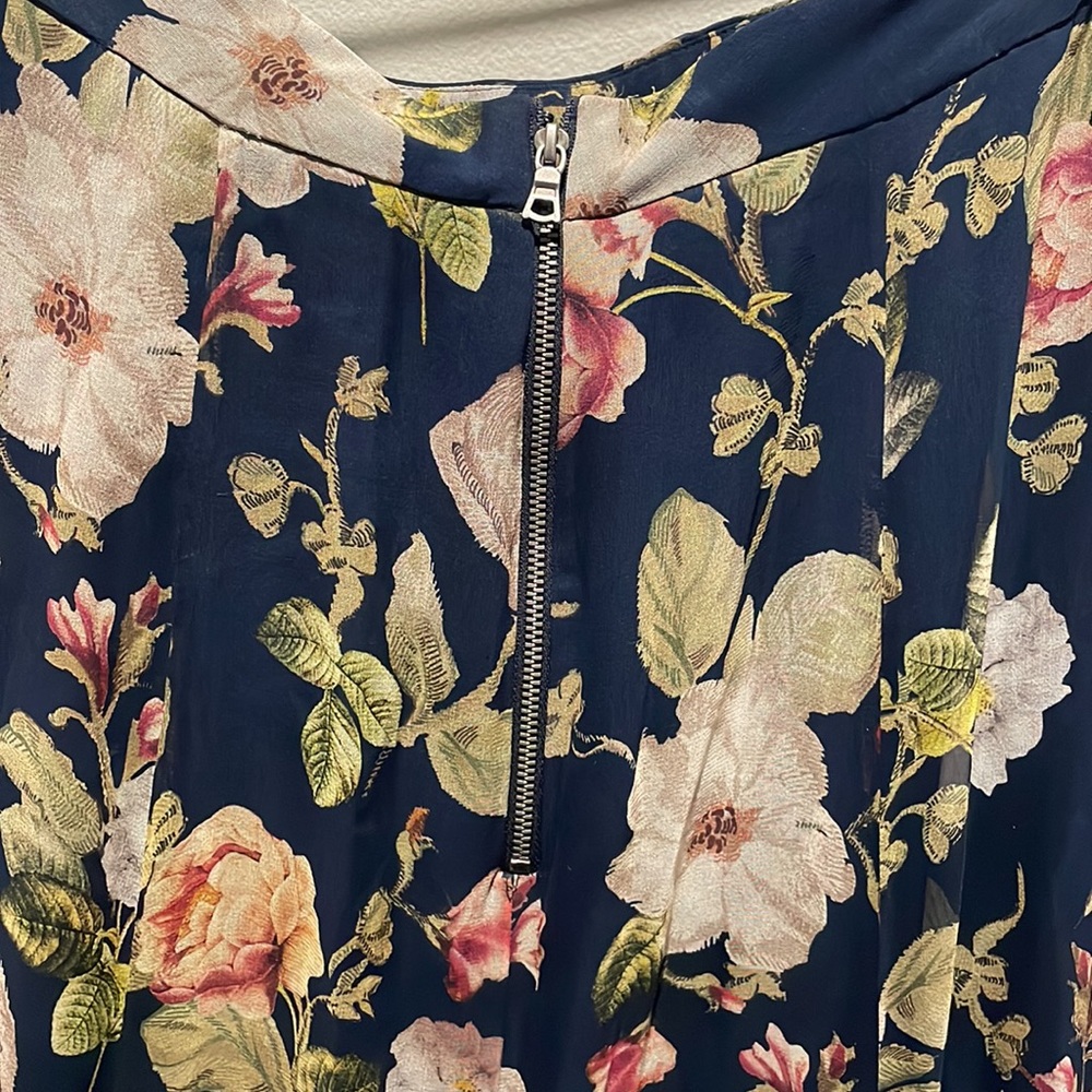 ALICE + OLIVIA Moody Floral Silk & Lace Skirt. Size 4 - Picture 10 of 11